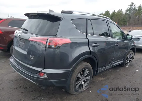 2018 Toyota Rav4 Xle z USA, uszkodzony, nr VIN JTMRFREV2JD240904